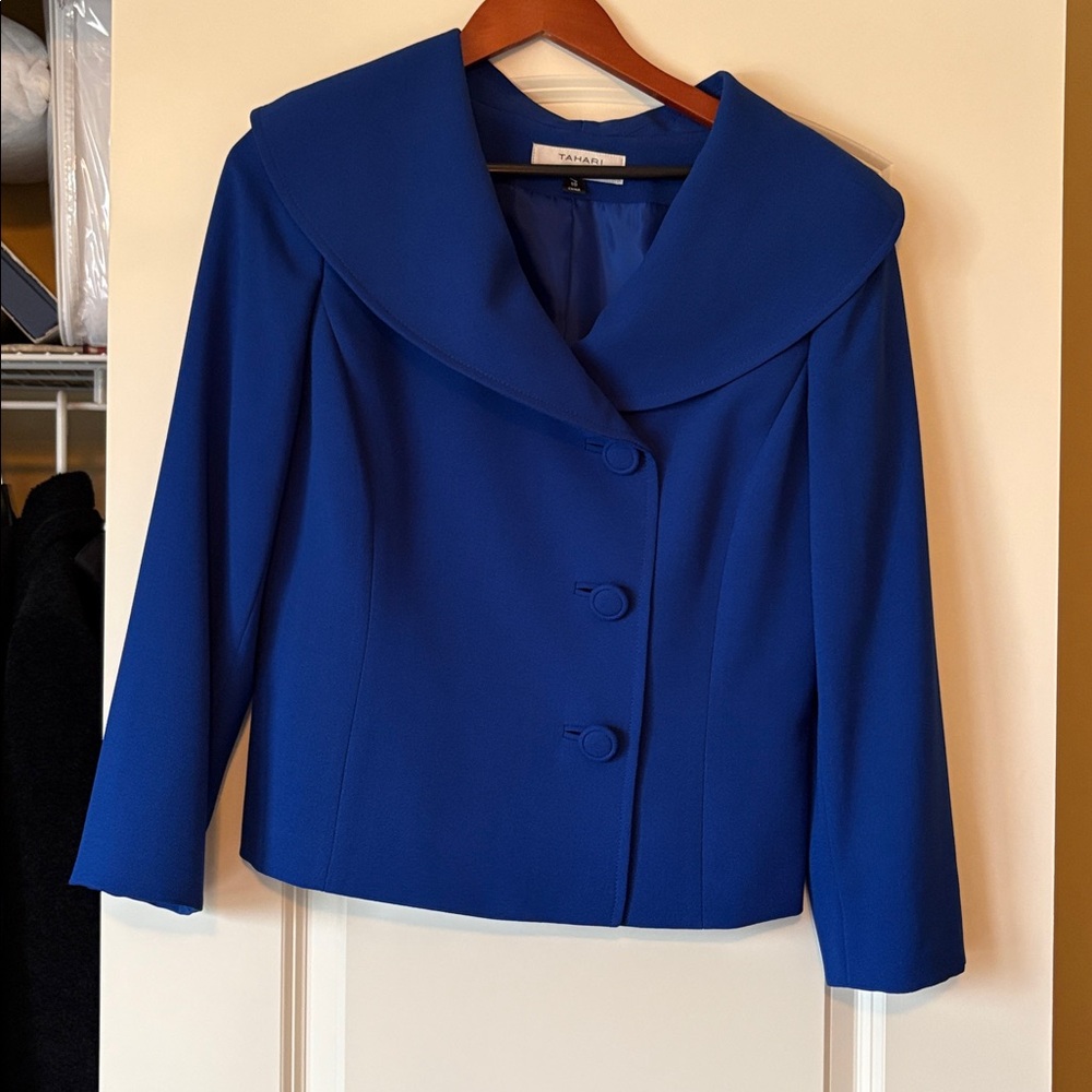 EUC Tahari Size 10 Blazer and Skirt Set - Picture 3 of 4